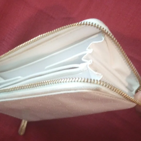 Michael Kors White Mk Logo Zipper Wallet Clutch with Gold Accents - Picture 10 of 12